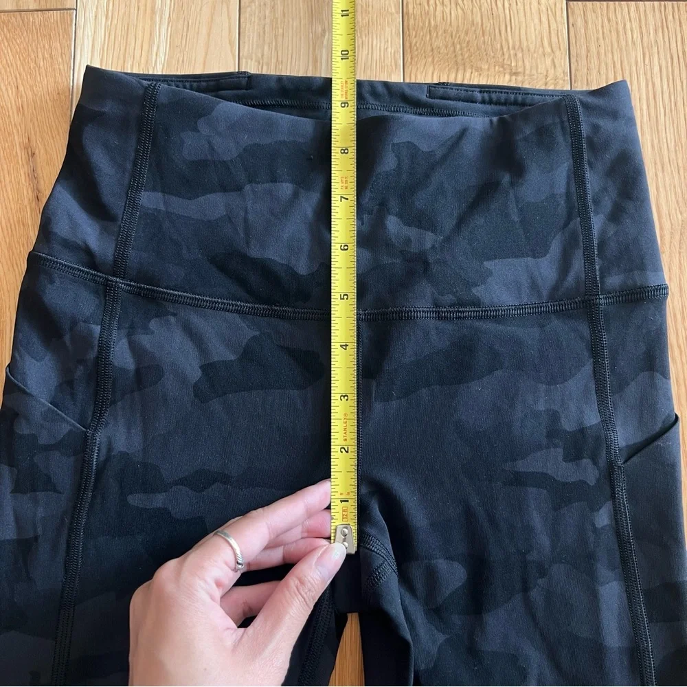 Lululemon Athletica Black Camo Mid Rise Crop Leggings‎ Pockets Yoga Size 2